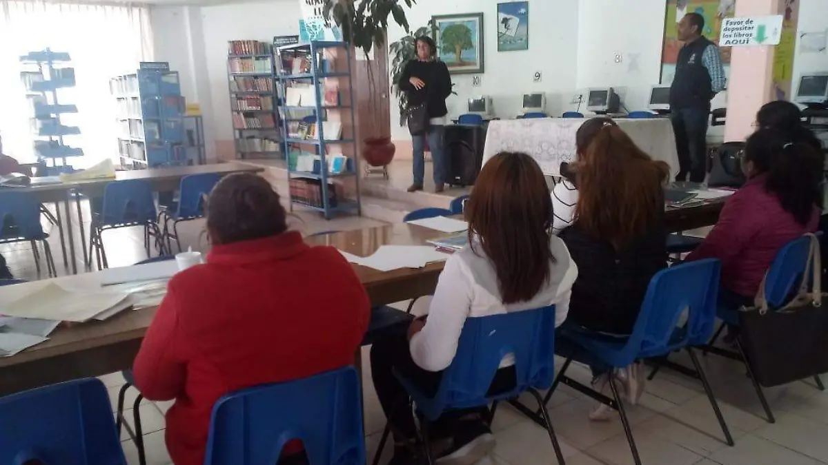 Inició ciclo de impartición de taller de títeres en Amealco.